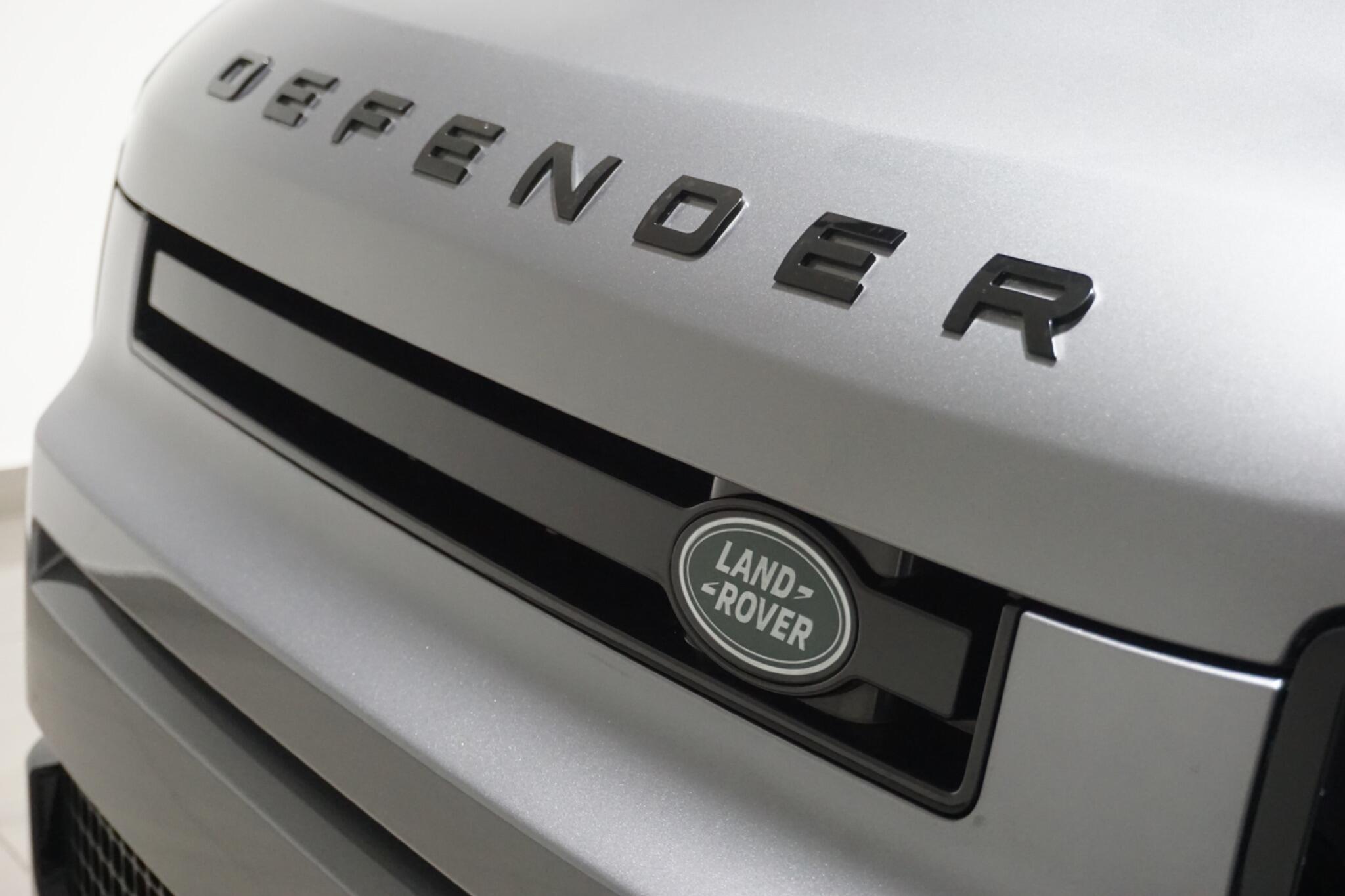 Land Rover Defender 110 3.0 D300 MHEV X-Dynamic SE SUV 5dr Diesel Auto 4WD Euro 6 (s/s) (300 ps)